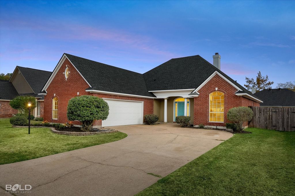 9515 Rose Hollow Lane, Shreveport, LA 71118