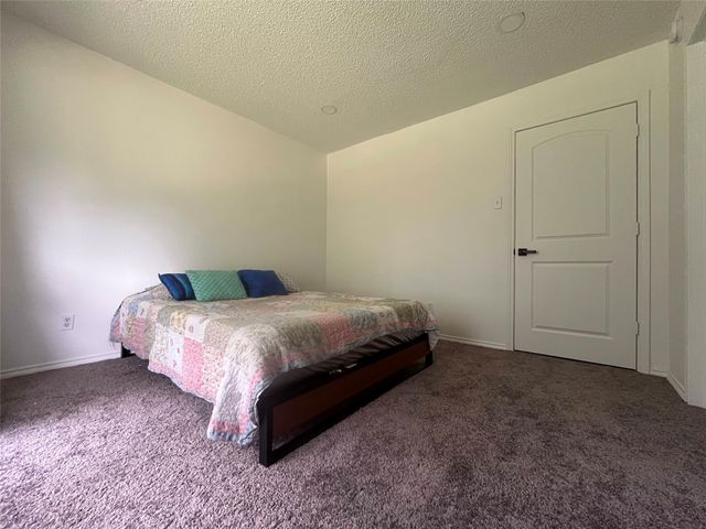 5718 Meadow Wood Lane, Fort Worth, TX 76112