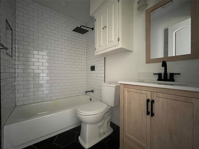 5718 Meadow Wood Lane, Fort Worth, TX 76112