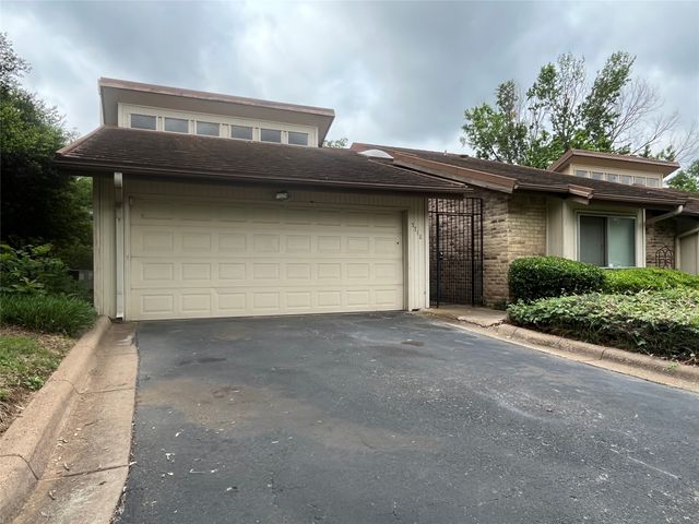 5718 Meadow Wood Lane, Fort Worth, TX 76112
