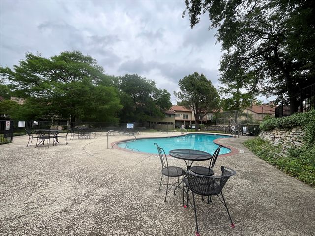 5718 Meadow Wood Lane, Fort Worth, TX 76112