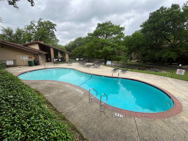 5718 Meadow Wood Lane, Fort Worth, TX 76112