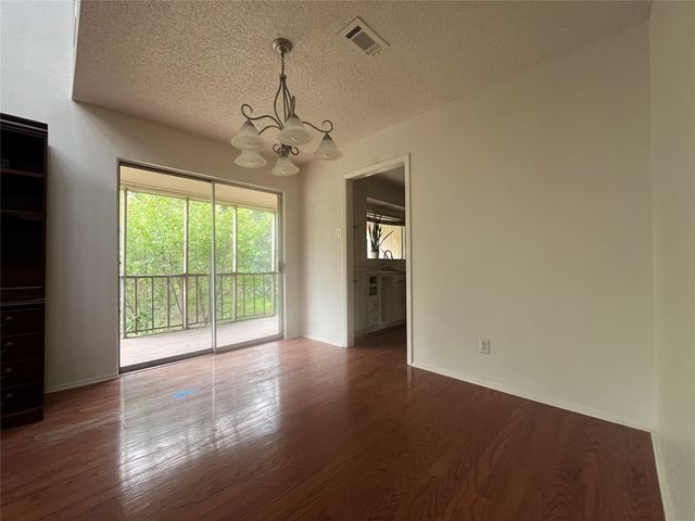 5718 Meadow Wood Lane, Fort Worth, TX 76112