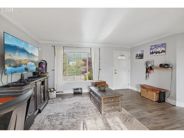 18200 S CHRISTINE Ct, Oregon City, OR 97045