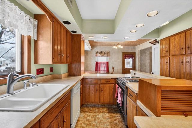 910 ALGOMA STREET, New London, WI 54961