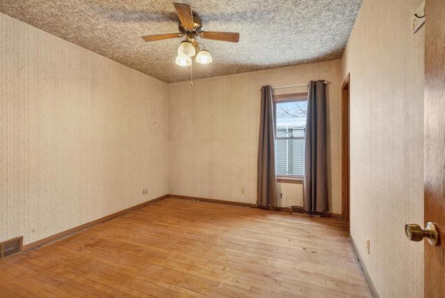 910 ALGOMA STREET, New London, WI 54961