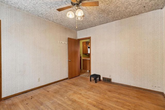 910 ALGOMA STREET, New London, WI 54961