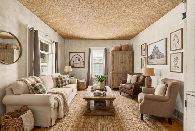 910 ALGOMA STREET, New London, WI 54961