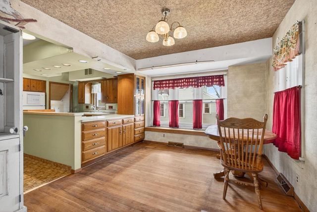 910 ALGOMA STREET, New London, WI 54961