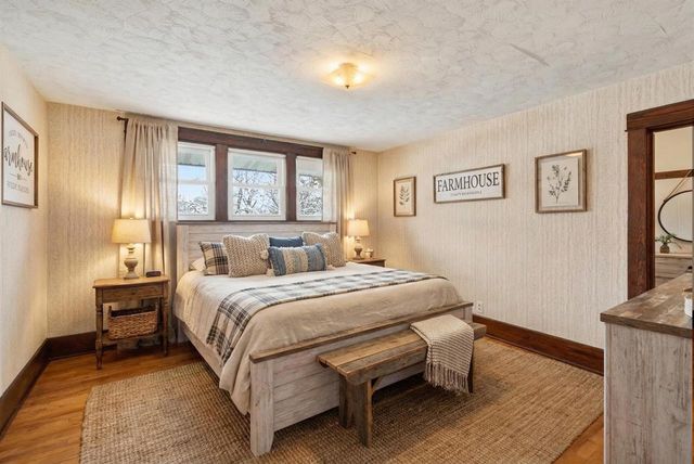 910 ALGOMA STREET, New London, WI 54961