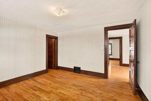 910 ALGOMA STREET, New London, WI 54961