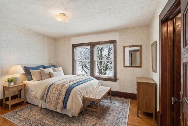 910 ALGOMA STREET, New London, WI 54961