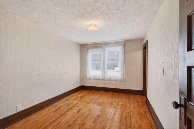 910 ALGOMA STREET, New London, WI 54961