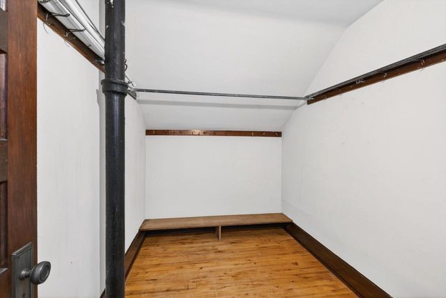 910 ALGOMA STREET, New London, WI 54961