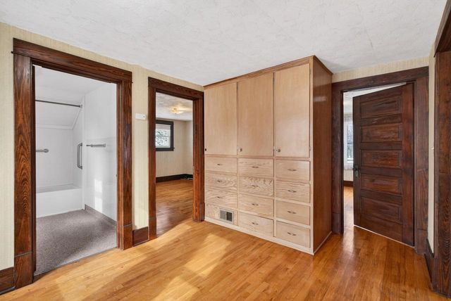 910 ALGOMA STREET, New London, WI 54961