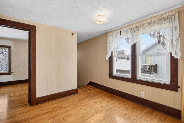 910 ALGOMA STREET, New London, WI 54961