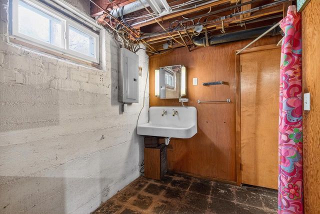 910 ALGOMA STREET, New London, WI 54961