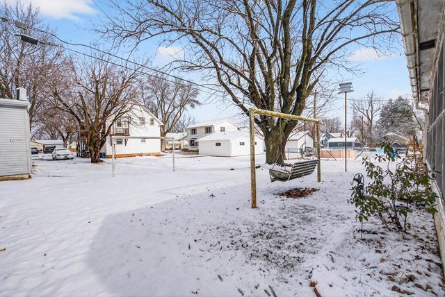 910 ALGOMA STREET, New London, WI 54961