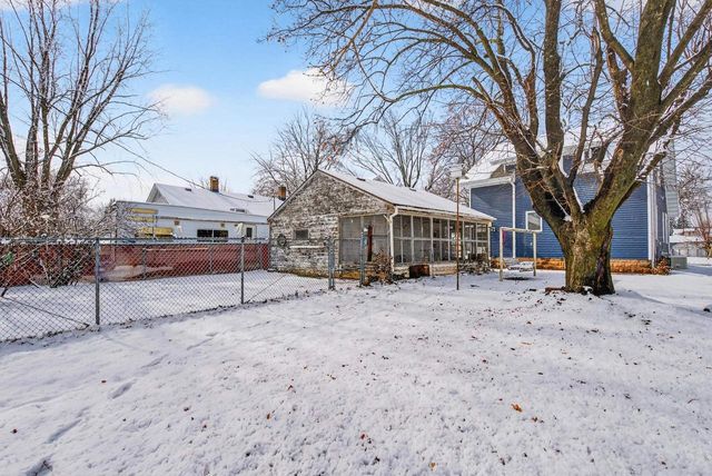 910 ALGOMA STREET, New London, WI 54961