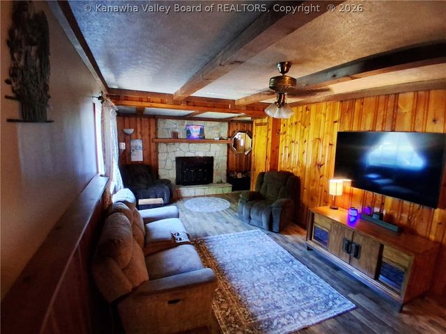 810 Thunderbird Drive, Malden, WV 25306