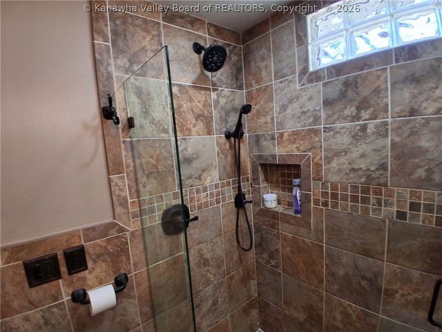 810 Thunderbird Drive, Malden, WV 25306