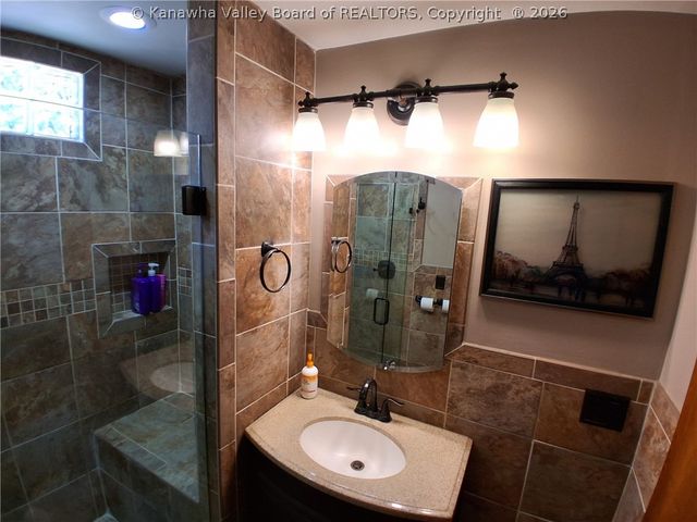 810 Thunderbird Drive, Malden, WV 25306