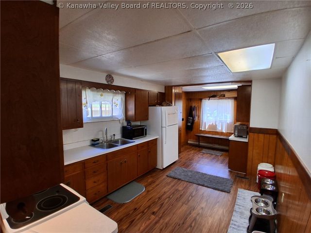 810 Thunderbird Drive, Malden, WV 25306
