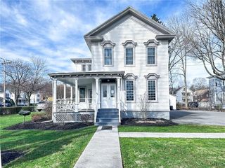 44 Oxford Road, New Hartford, NY 13413