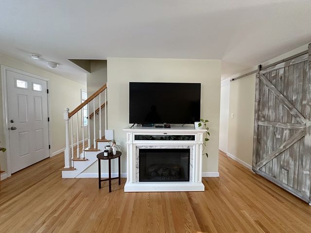 4 Upton St, Hanson, MA 02341