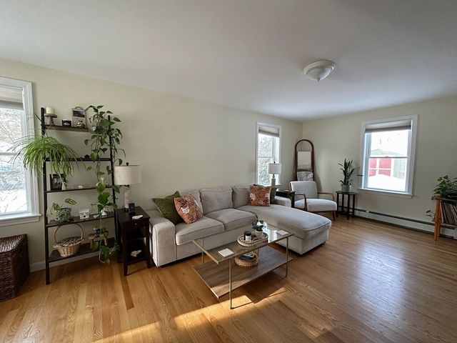 4 Upton St, Hanson, MA 02341