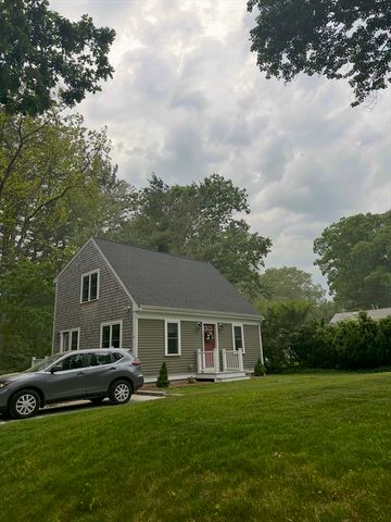 4 Upton St, Hanson, MA 02341