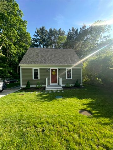 4 Upton St, Hanson, MA 02341