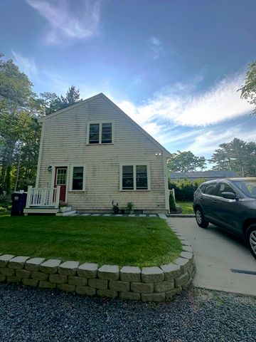 4 Upton St, Hanson, MA 02341
