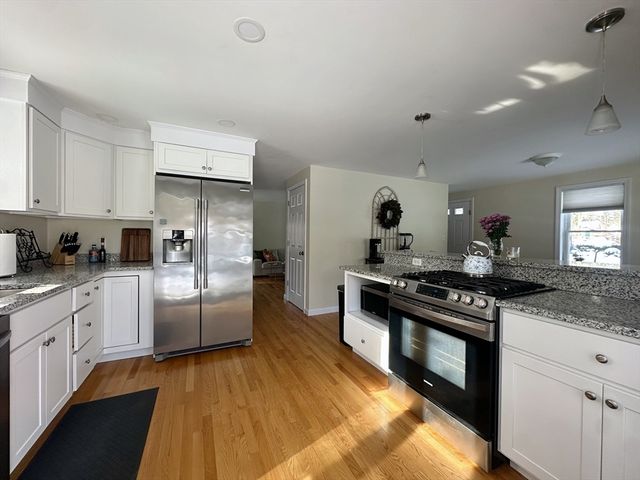 4 Upton St, Hanson, MA 02341