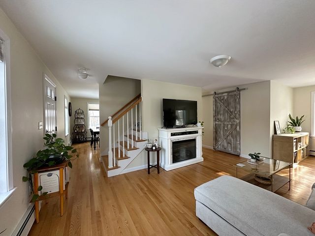 4 Upton St, Hanson, MA 02341