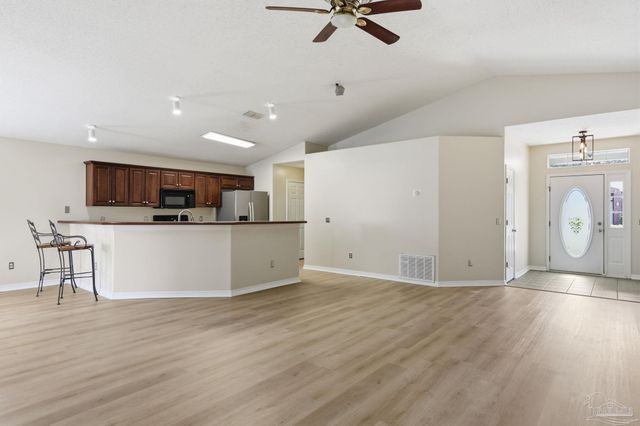 2021 Reserve Blvd, Gulf Breeze, FL 32563