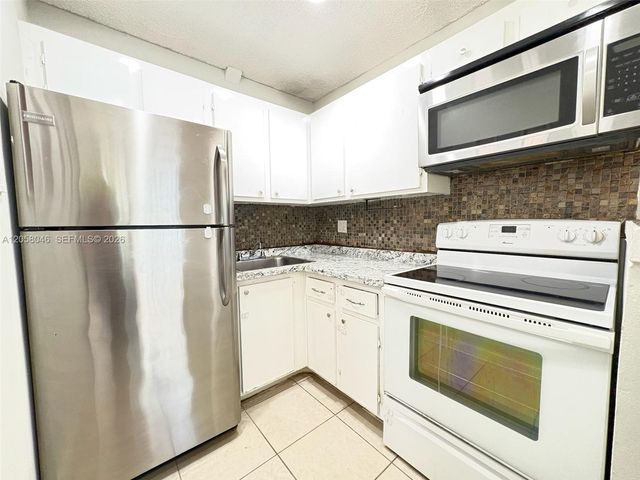95 NE 41st St I144, Oakland Park, FL 33334