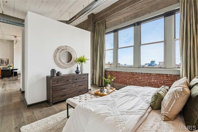 1627 Locust Street 902, St Louis, MO 63103