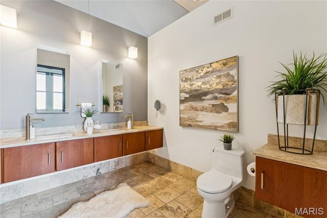 1627 Locust Street 902, St Louis, MO 63103