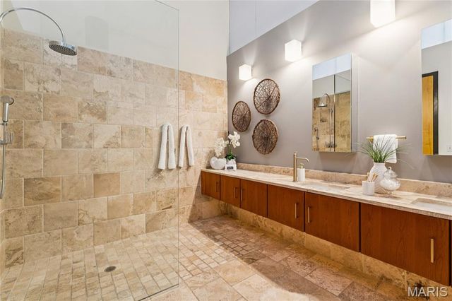 1627 Locust Street 902, St Louis, MO 63103