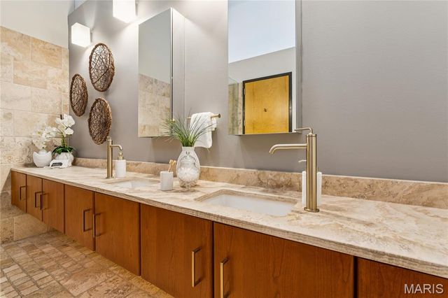 1627 Locust Street 902, St Louis, MO 63103