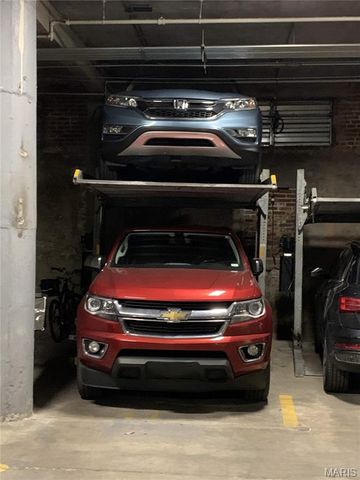 1627 Locust Street 902, St Louis, MO 63103