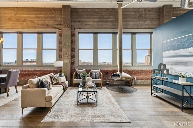 1627 Locust Street 902, St Louis, MO 63103