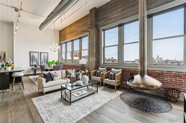 1627 Locust Street 902, St Louis, MO 63103