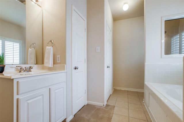 6807 Chapelfield Lane, Houston, TX 77049