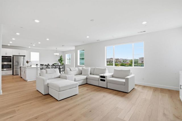 30477 Waterline Drive, Menifee, CA 92584