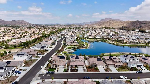 30477 Waterline Drive, Menifee, CA 92584