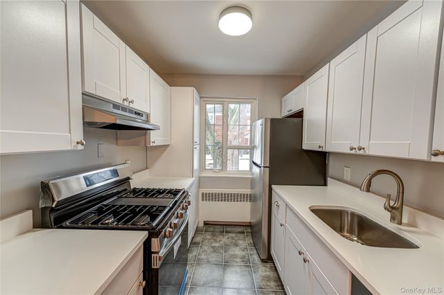 26 Nathan Hale Drive 75A, Huntington, NY 11743