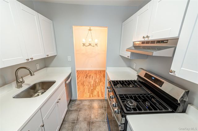 26 Nathan Hale Drive 75A, Huntington, NY 11743