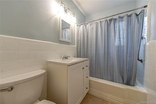 26 Nathan Hale Drive 75A, Huntington, NY 11743